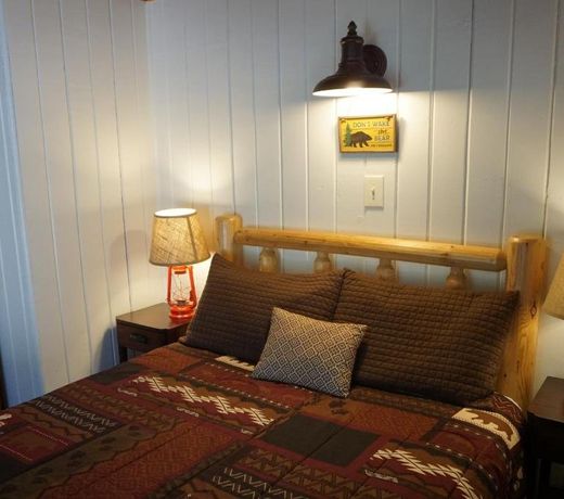 Shaver Lake Village Hotel