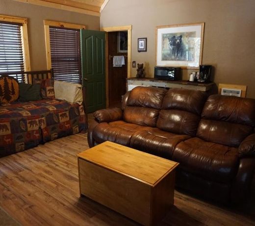 Shaver Lake Village Hotel