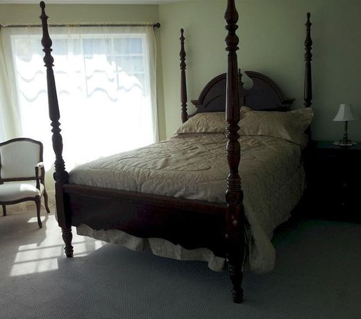Harvelle House Bed & Breakfast