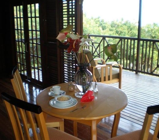 Naniki Cottages