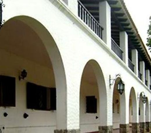 COLONIAL SERRANO