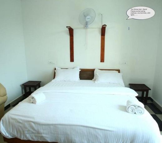 OYO 10783 Hotel River Moon