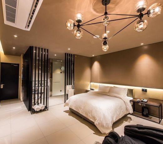 Le Stendal Hotel
