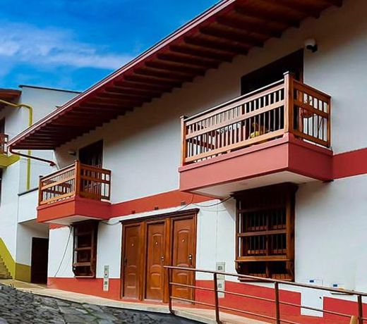 La Casa Amarilla