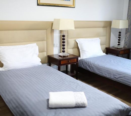 Hotel EKA