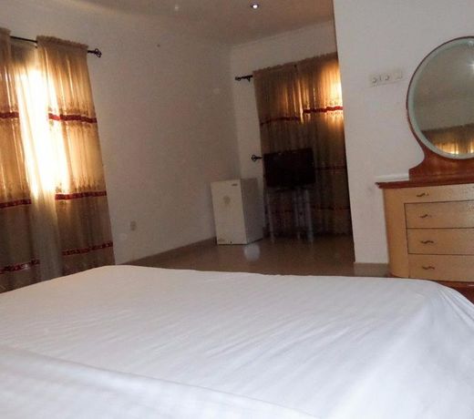 Royal Stop-over Suites