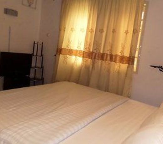 Royal Stop-over Suites