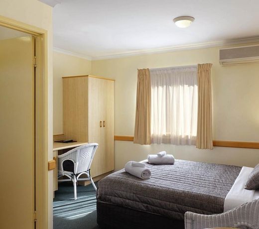 Warwick Vines Motel