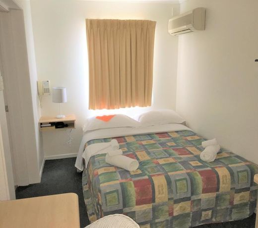 Warwick Vines Motel