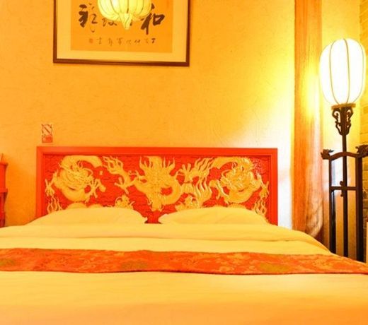 L'HOTEL DU PALAIS ROUGE (LAMA TEMPLE)