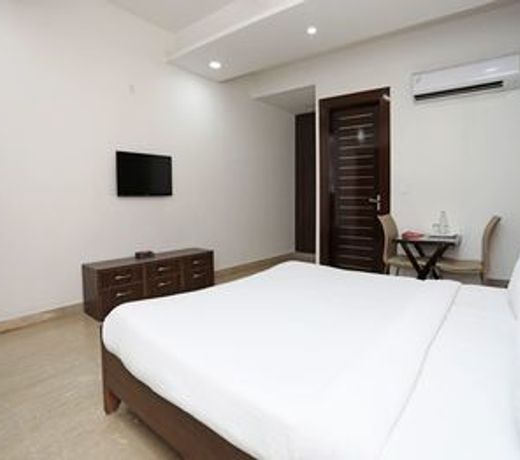 OYO Flagship 184 Spice Mall