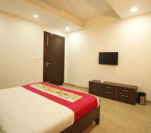 OYO Flagship 184 Spice Mall