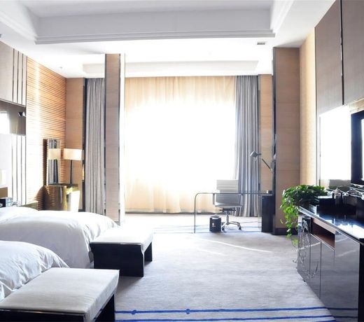 Baotou West Lake Hotel