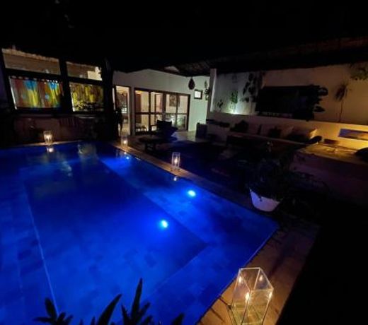 Tropical House - Villa com piscina perto do mar