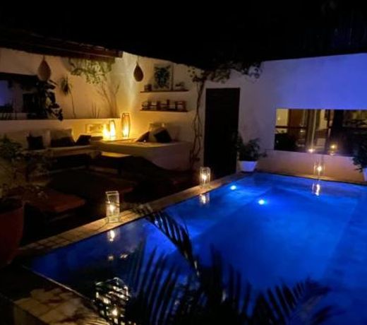 Tropical House - Villa com piscina perto do mar