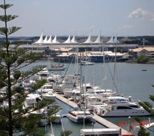 Main Beach Waterfront Apartment