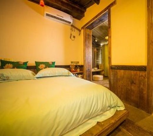 Dielianhua Cowherd Inn Zhangjiajie