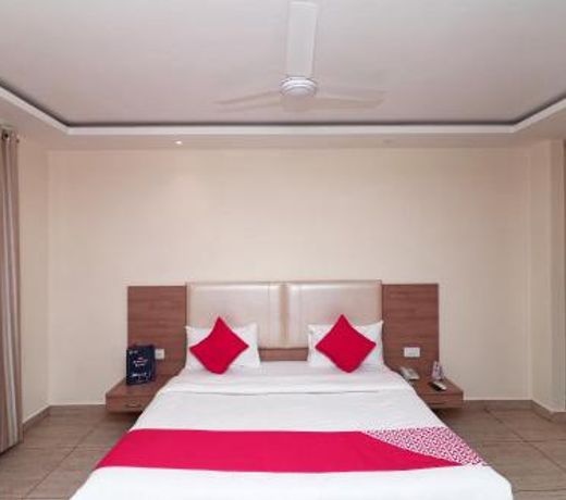 OYO 4477 City Square Hotel