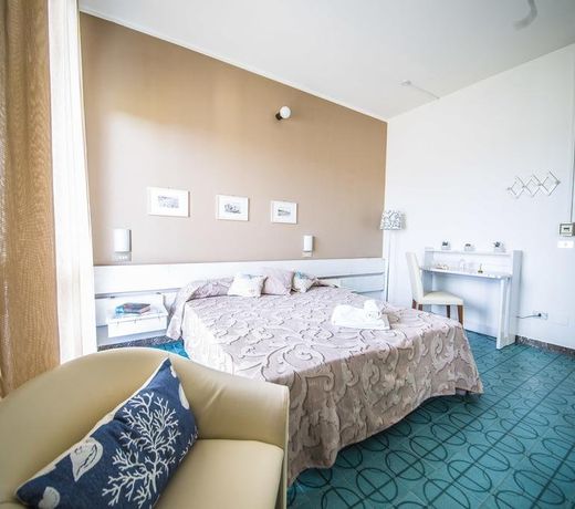 Renzo Hotel