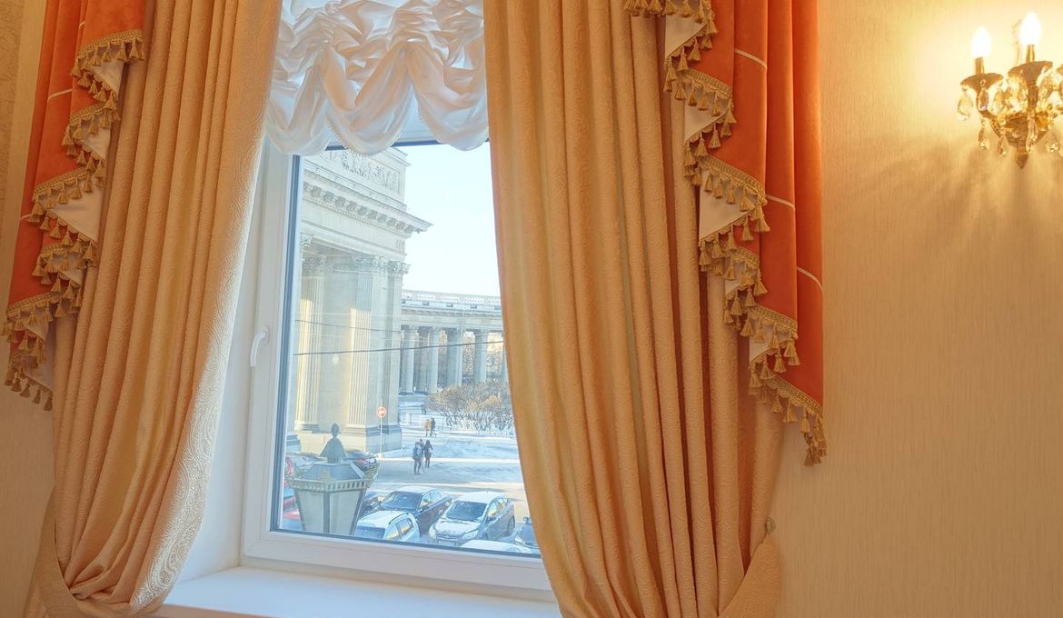 Apartment with Kazan Cathedral View