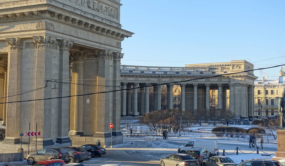 Apartment with Kazan Cathedral View