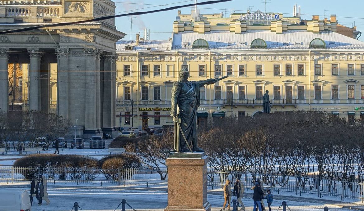 Apartment with Kazan Cathedral View