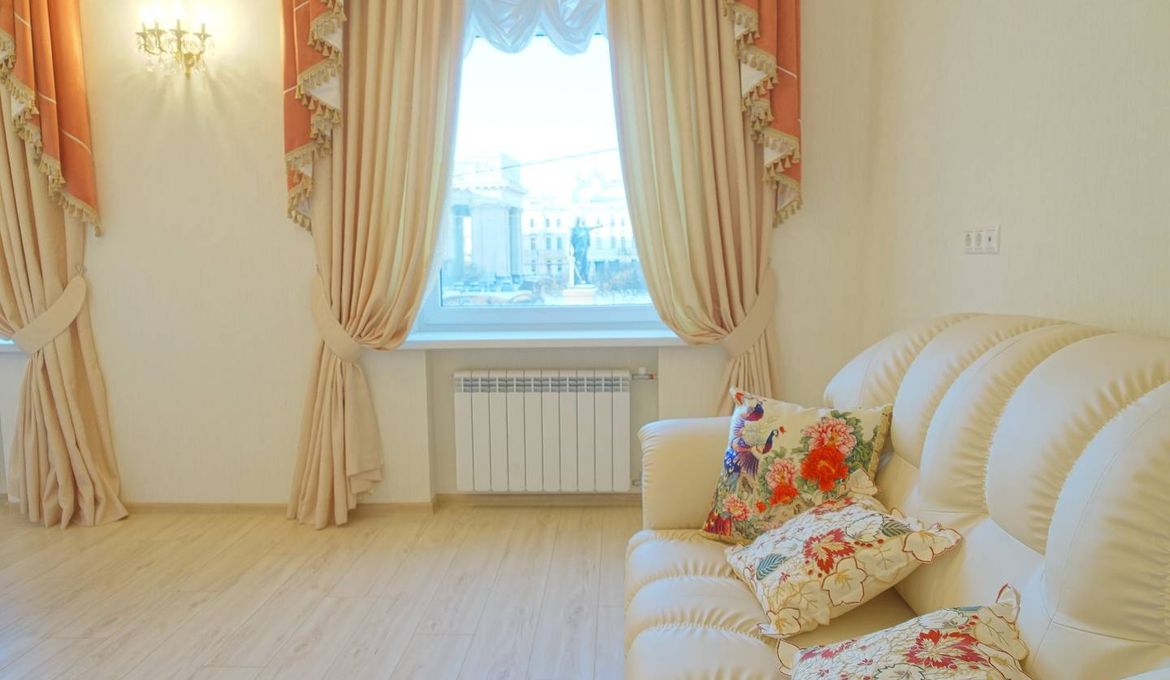 Apartment with Kazan Cathedral View