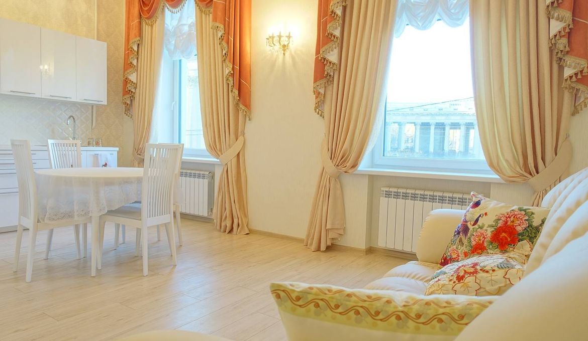 Apartment with Kazan Cathedral View