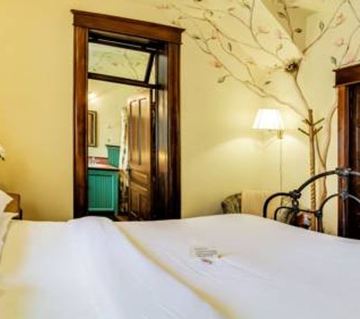 Peerless Hotel & Restaurant
