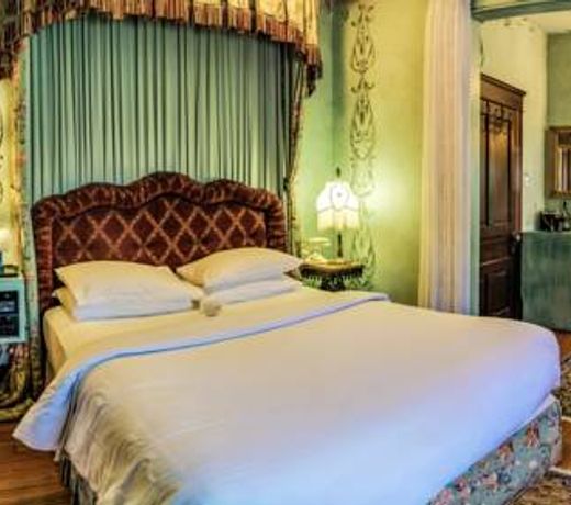 Peerless Hotel & Restaurant
