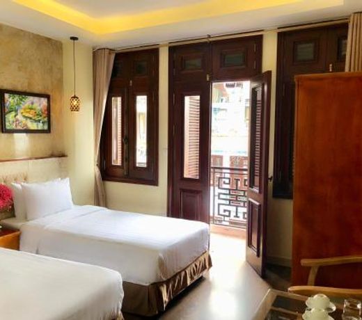 Queen Light Hotel