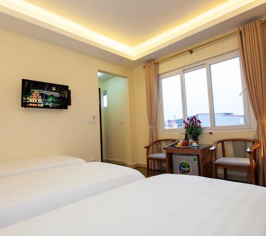 Queen Light Hotel
