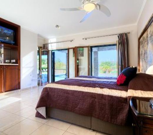 5 bedroom Villa Rio with large private pool and hot tub, Aphrodite Hills Resort