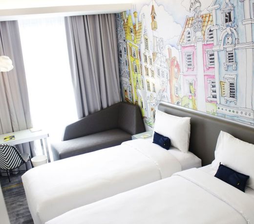 YELLO Hotel Harmoni