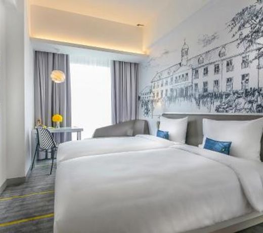 YELLO Hotel Harmoni