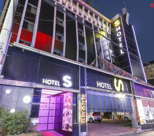 Hotel S