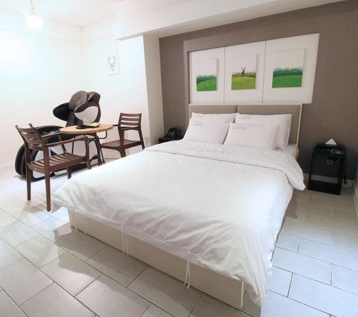 Hotel S