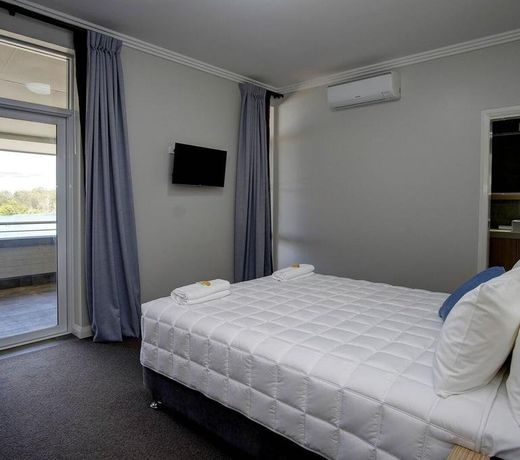 Lakes and Ocean Hotel Forster