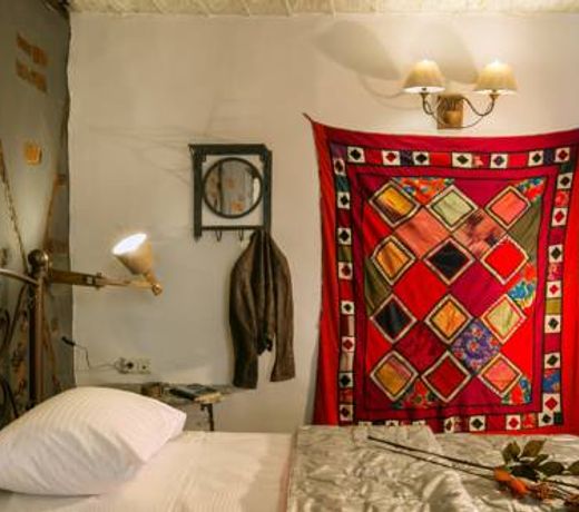 Classic Villa Ottoman