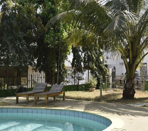 Jolly Poolside Hostel