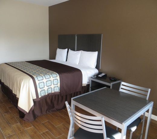 Scottish Inn & Suites Baytown