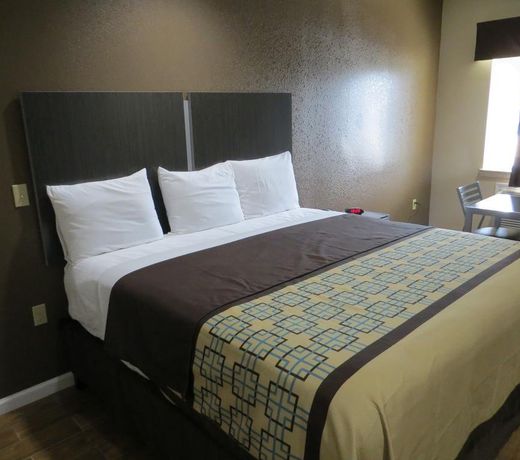 Scottish Inn & Suites Baytown