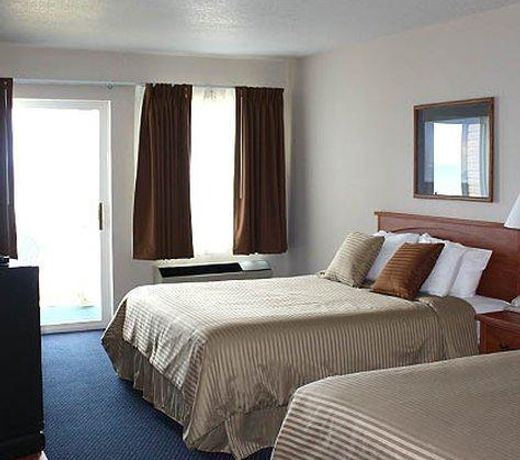 Magnuson Grand Lakefront Paradise