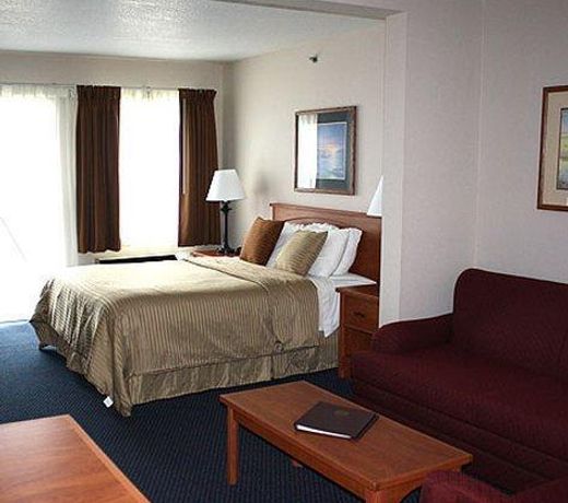 Magnuson Grand Lakefront Paradise