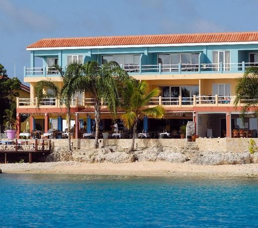 Den Laman Condominiums