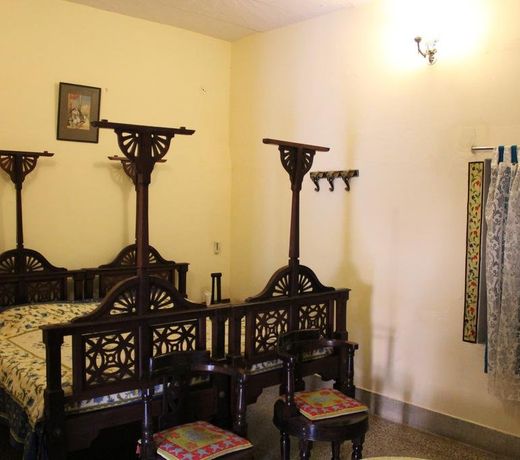 Ishwari Niwas Palace
