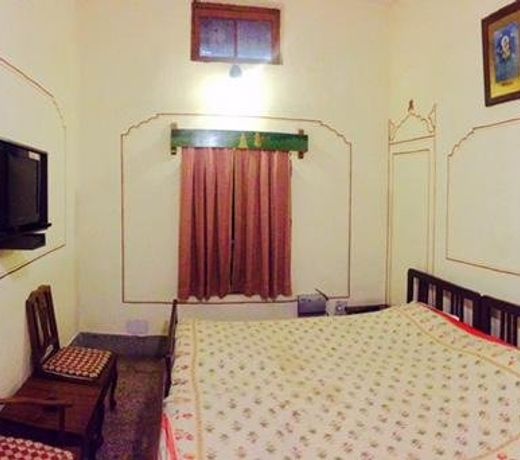 Ishwari Niwas Palace
