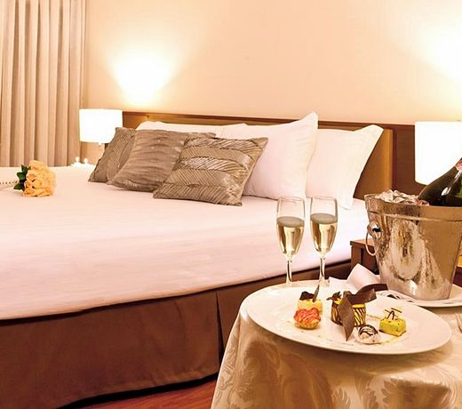 Hotel Windsor House Inn By GEH Suites