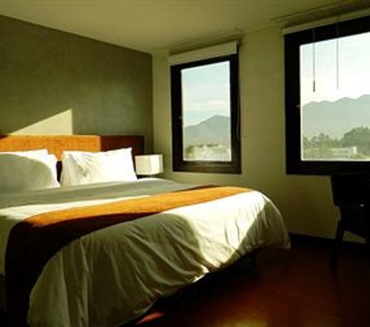 Hotel Charlotte Plaza 26