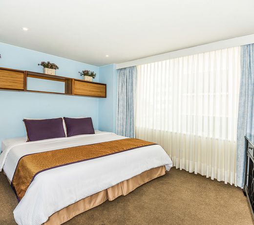 Lloyds Apartasuites Parque 93